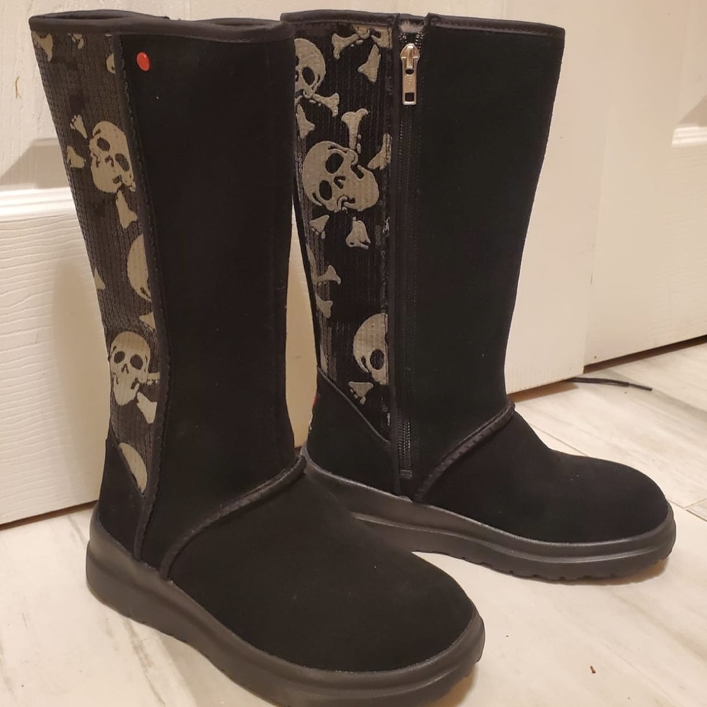 Girls Size 4 Skull Uggs